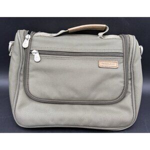 Briggs & Riley Travelware Green Nylon Carry On Over Night Hanging Toiletry Bag